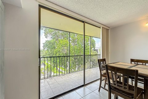 Condo in Miami, Florida, 3 bedrooms  № 1830688 - photo 20