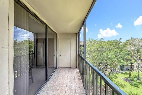 Condo in Miami, Florida, 3 bedrooms  № 1830688 - photo 24