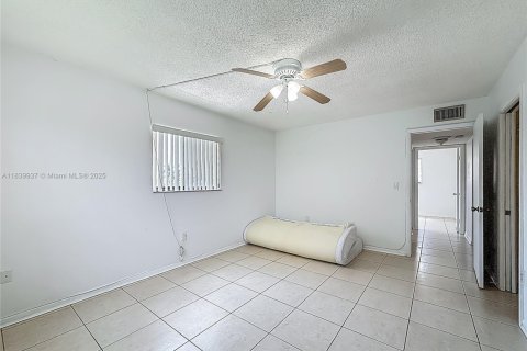 Condo in Miami, Florida, 3 bedrooms  № 1830688 - photo 26