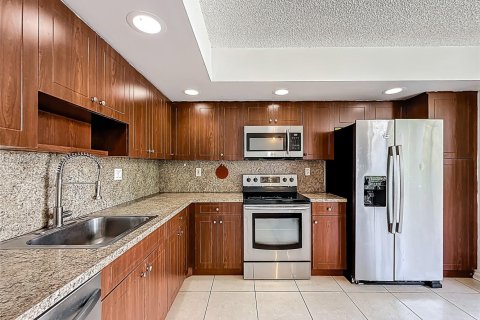 Condo in Miami, Florida, 3 bedrooms  № 1830688 - photo 14