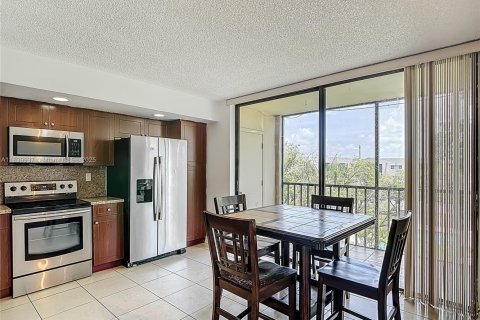 Condo in Miami, Florida, 3 bedrooms  № 1830688 - photo 17
