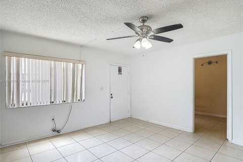 Condo in Miami, Florida, 3 bedrooms  № 1830688 - photo 9