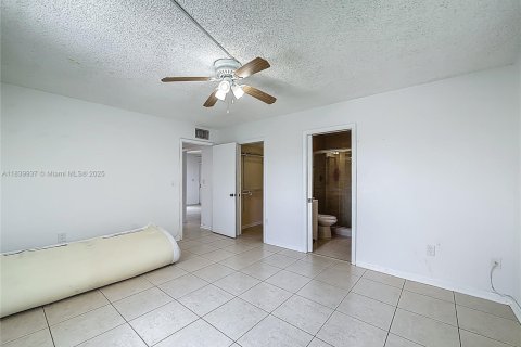 Condo in Miami, Florida, 3 bedrooms  № 1830688 - photo 27