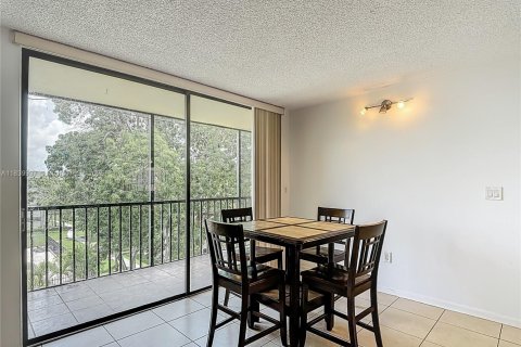 Condo in Miami, Florida, 3 bedrooms  № 1830688 - photo 18