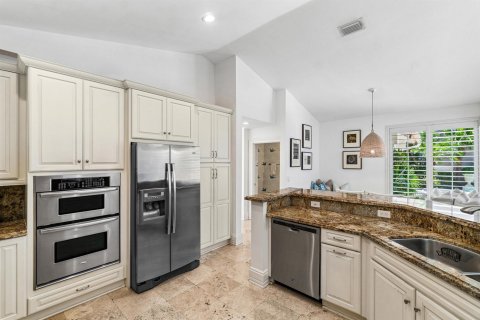 House in Boca Raton, Florida 3 bedrooms, 249.81 sq.m. № 2086927 - photo 13