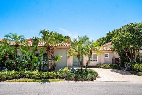 House in Boca Raton, Florida 3 bedrooms, 249.81 sq.m. № 2086927