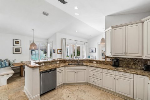 House in Boca Raton, Florida 3 bedrooms, 249.81 sq.m. № 2086927 - photo 12