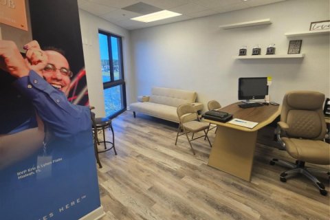 Commercial property in Miramar, Florida № 1121126