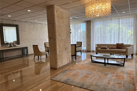 Condo in Hallandale Beach, Florida, 1 bedroom № 2182651 - photo 16