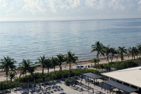 Condo in Hallandale Beach, Florida, 1 bedroom № 2182651 - photo 26
