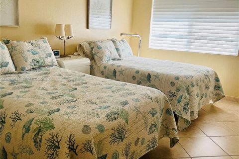 Condo in Hallandale Beach, Florida, 1 bedroom № 2182651 - photo 12