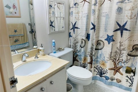 Condo in Hallandale Beach, Florida, 1 bedroom № 2182651 - photo 11