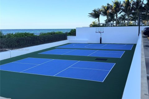 Condo in Hallandale Beach, Florida, 1 bedroom № 2182651 - photo 22