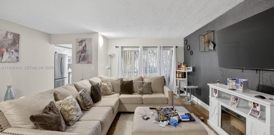 Condominio en Lauderhill, Florida, 1 dormitorio № 2081301