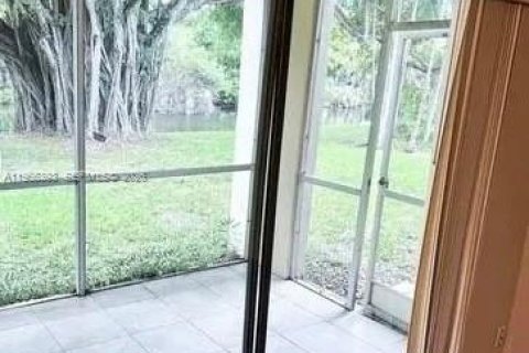 Condominio en venta en Lauderhill, Florida, 1 dormitorio, 70.05 m2 № 2081301 - foto 18