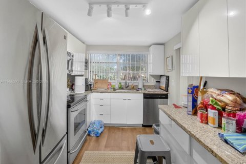Condominio en venta en Lauderhill, Florida, 1 dormitorio, 70.05 m2 № 2081301 - foto 6