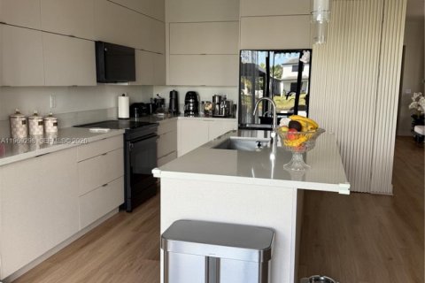 House in Miramar, Florida 6 bedrooms, 337.51 sq.m. № 2030648 - photo 20