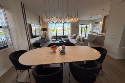 House in Miramar, Florida 6 bedrooms, 337.51 sq.m. № 2030648 - photo 14