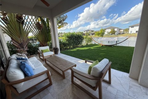 House in Miramar, Florida 6 bedrooms, 337.51 sq.m. № 2030648 - photo 2