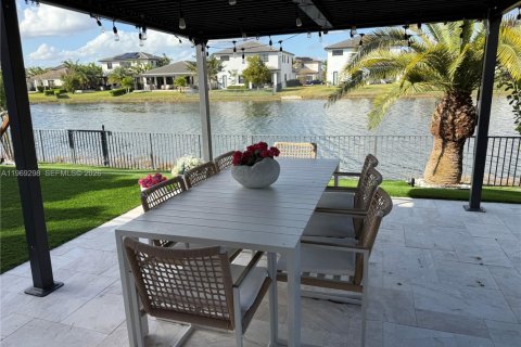 House in Miramar, Florida 6 bedrooms, 337.51 sq.m. № 2030648 - photo 24