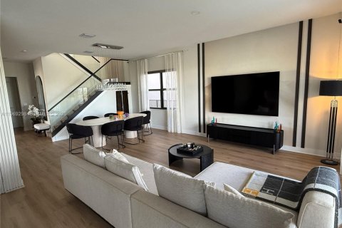 House in Miramar, Florida 6 bedrooms, 337.51 sq.m. № 2030648 - photo 3