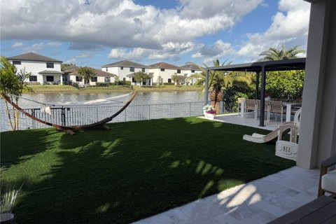 House in Miramar, Florida 6 bedrooms, 337.51 sq.m. № 2030648 - photo 13