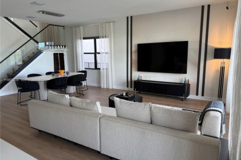 House in Miramar, Florida 6 bedrooms, 337.51 sq.m. № 2030648 - photo 4