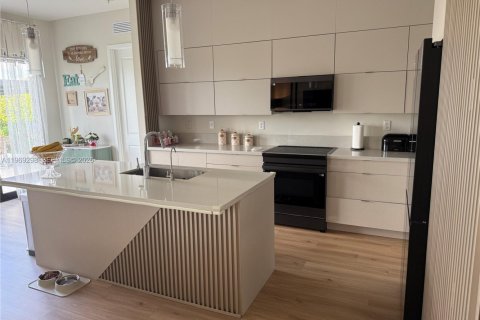 House in Miramar, Florida 6 bedrooms, 337.51 sq.m. № 2030648 - photo 17