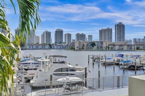 Copropriété à louer à Aventura, Floride: 1 chambre, 93.37 m2 № 1986375 - photo 3