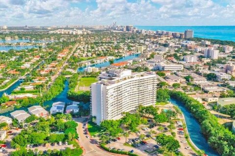 Снять в аренду кондоминиум в Майами-Бич, Флорида 2 спальни, 94.76м2, № 1991572 - фото 2