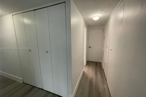 Снять в аренду кондоминиум в Майами-Бич, Флорида 2 спальни, 94.76м2, № 1991572 - фото 13