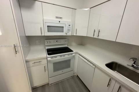 Снять в аренду кондоминиум в Майами-Бич, Флорида 2 спальни, 94.76м2, № 1991572 - фото 15