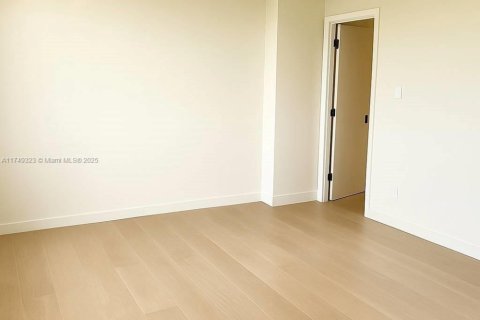 Condo in Bal Harbour, Florida, 2 bedrooms  № 1960656 - photo 2