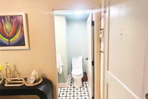 Condo in Bal Harbour, Florida, 2 bedrooms  № 1960656 - photo 8