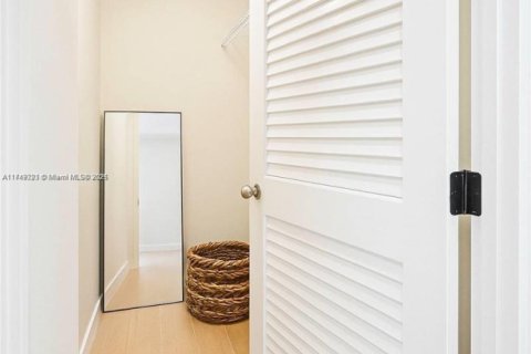 Condo in Bal Harbour, Florida, 2 bedrooms  № 1960656 - photo 3