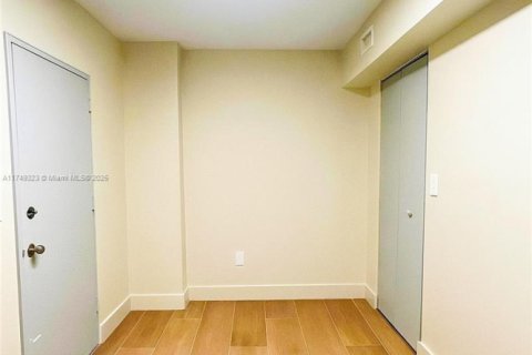 Condo in Bal Harbour, Florida, 2 bedrooms  № 1960656 - photo 7