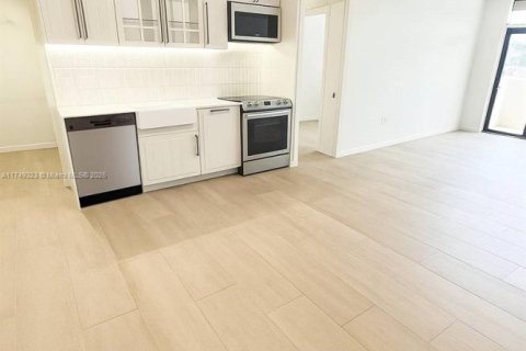 Condo in Bal Harbour, Florida, 2 bedrooms  № 1960656 - photo 4