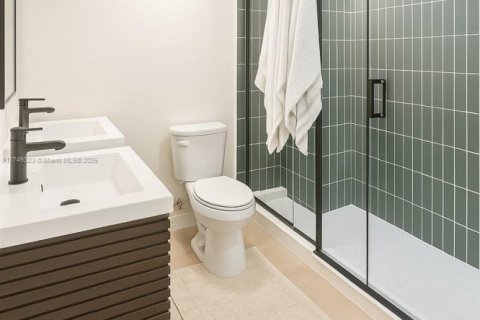 Condo in Bal Harbour, Florida, 2 bedrooms  № 1960656 - photo 1