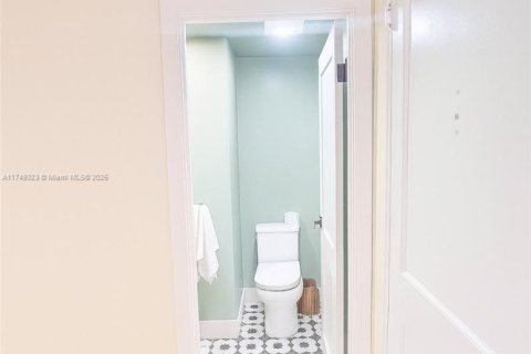 Condo in Bal Harbour, Florida, 2 bedrooms  № 1960656 - photo 6