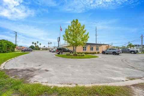 Propiedad comercial en alquiler en Ruskin, Florida № 1912436 - foto 2