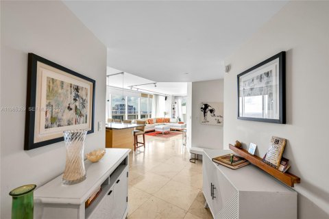 Condo in Hallandale Beach, Florida, 2 bedrooms  № 2052961 - photo 9