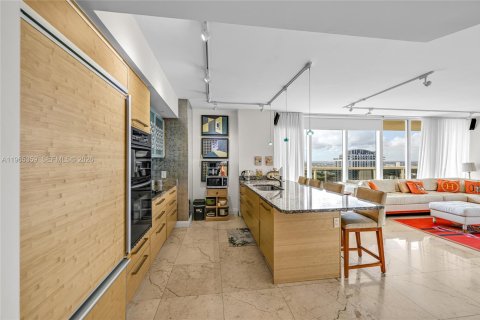 Condo in Hallandale Beach, Florida, 2 bedrooms  № 2052961 - photo 7