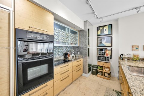 Condo in Hallandale Beach, Florida, 2 bedrooms  № 2052961 - photo 8