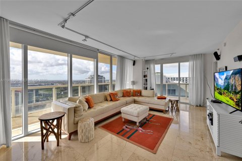 Condo in Hallandale Beach, Florida, 2 bedrooms  № 2052961 - photo 2