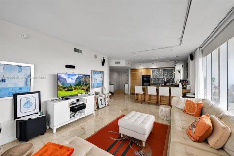 Condo in Hallandale Beach, Florida, 2 bedrooms  № 2052961 - photo 10