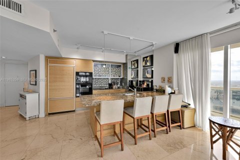 Condo in Hallandale Beach, Florida, 2 bedrooms  № 2052961 - photo 3