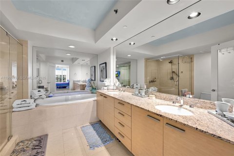 Condo in Hallandale Beach, Florida, 2 bedrooms  № 2052961 - photo 14