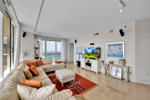 Condo in Hallandale Beach, Florida, 2 bedrooms  № 2052961 - photo 5
