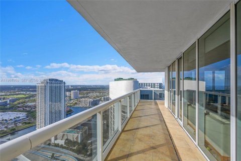 Copropriété à vendre à Hallandale Beach, Floride: 2 chambres, 135.45 m2 № 2052961 - photo 21
