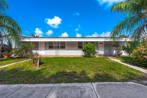 Immobilier commercial à Lake Worth, Floride 150.87 m2 № 2251732